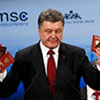 Порошенко показал паспорта россиян, воевавших на Донбассе 